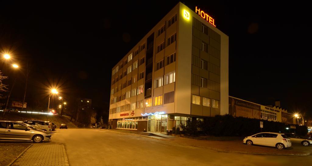 Hotel Pzmot Люблин Екстериор снимка