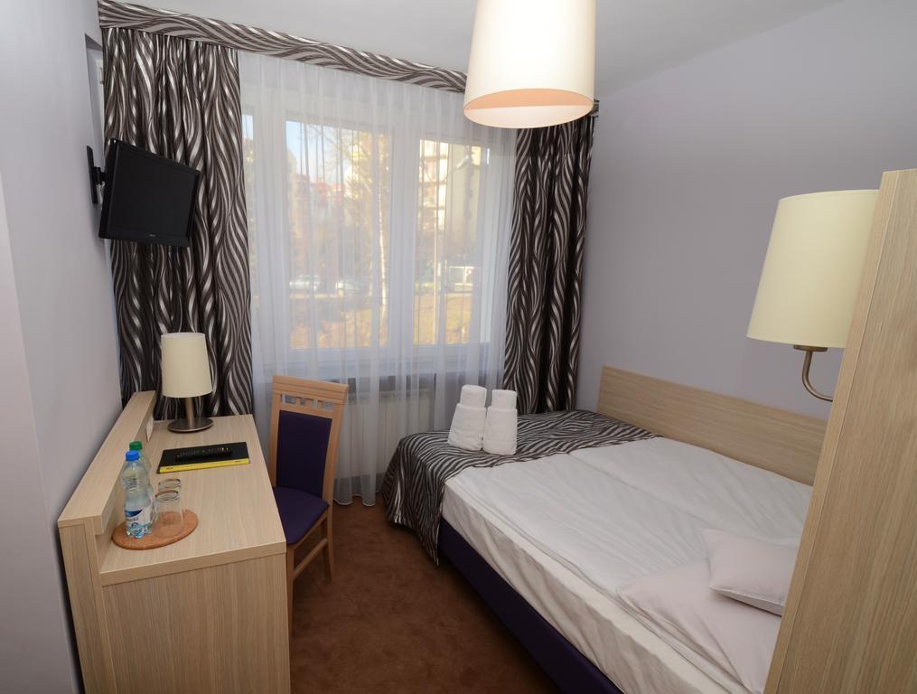 Hotel Pzmot Люблин Екстериор снимка