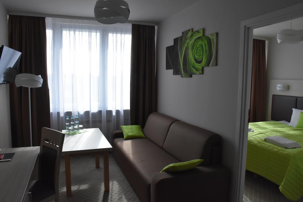 Hotel Pzmot Люблин Екстериор снимка