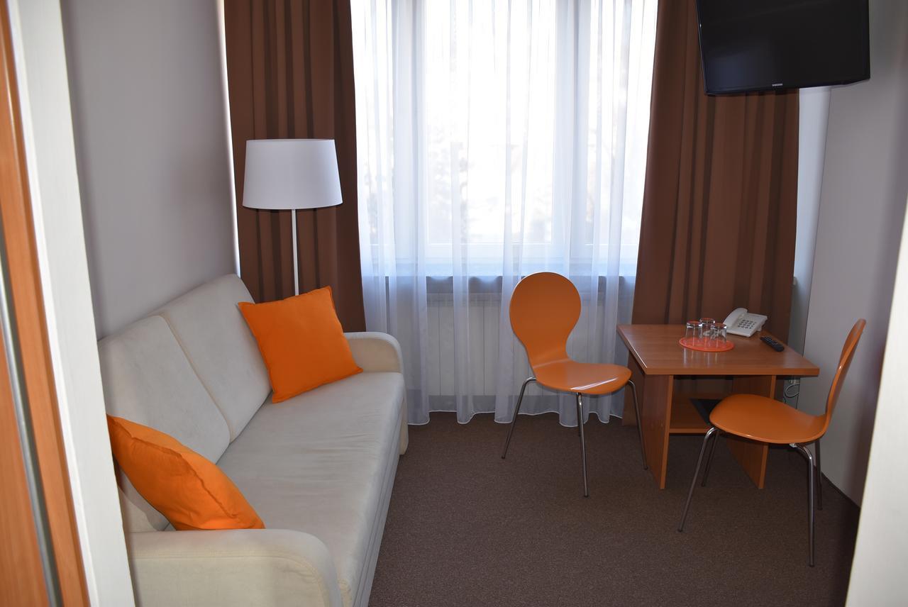 Hotel Pzmot Люблин Екстериор снимка