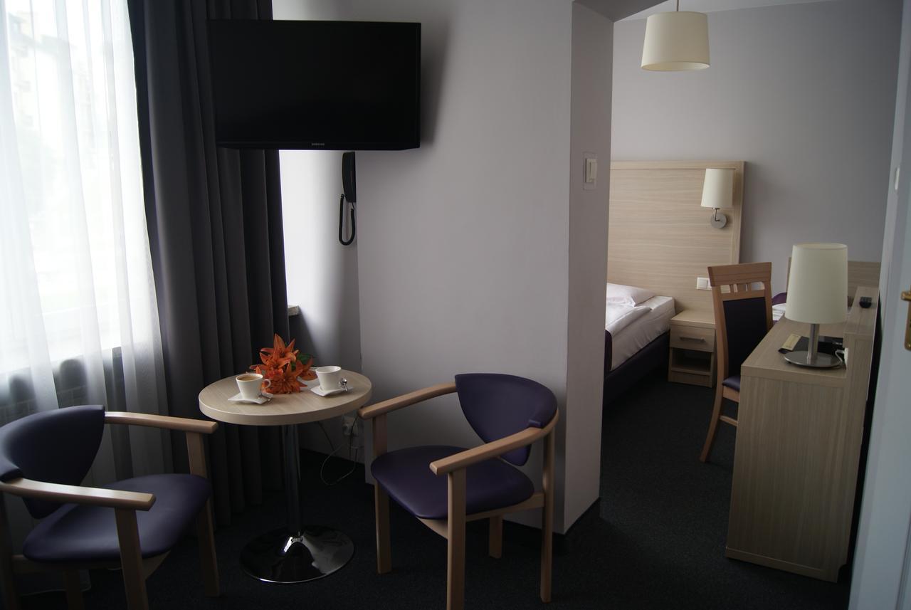 Hotel Pzmot Люблин Екстериор снимка