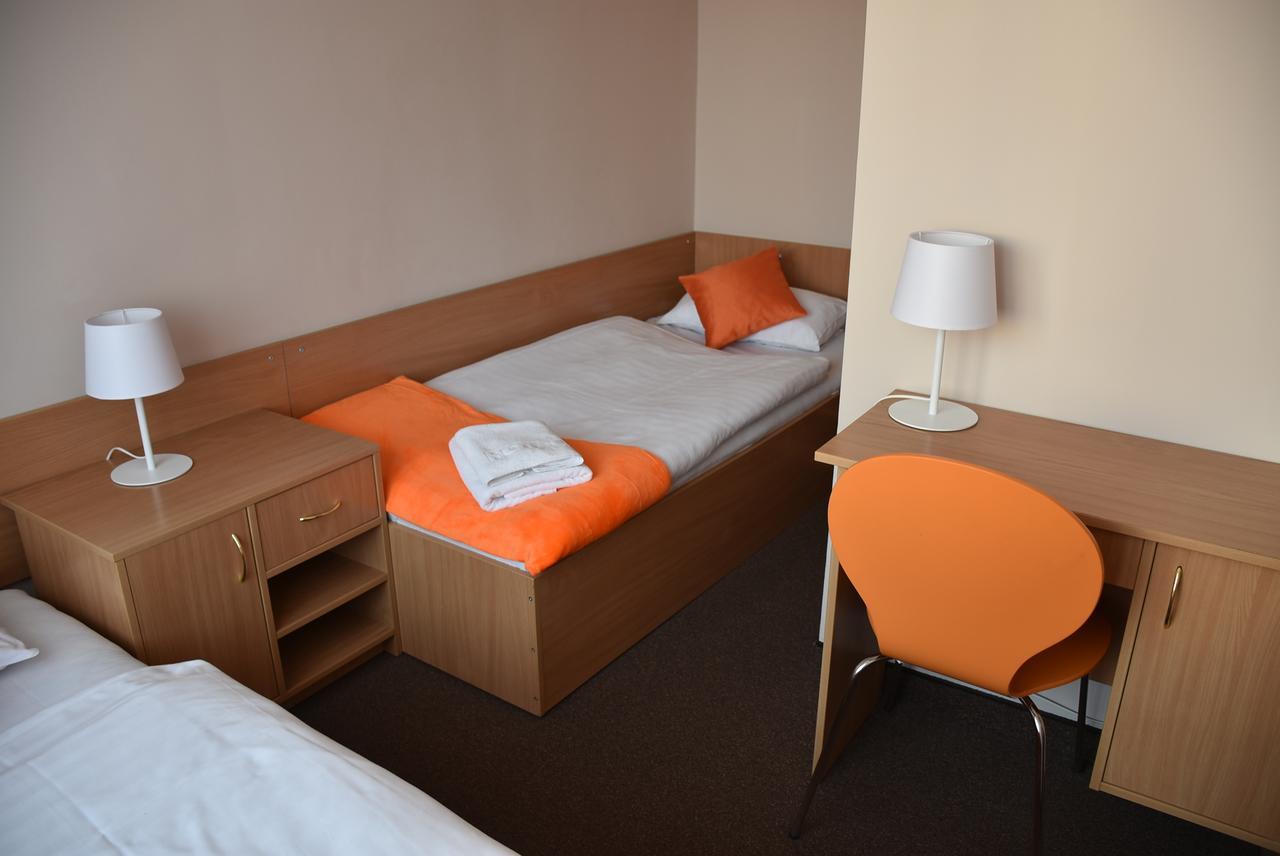 Hotel Pzmot Люблин Екстериор снимка