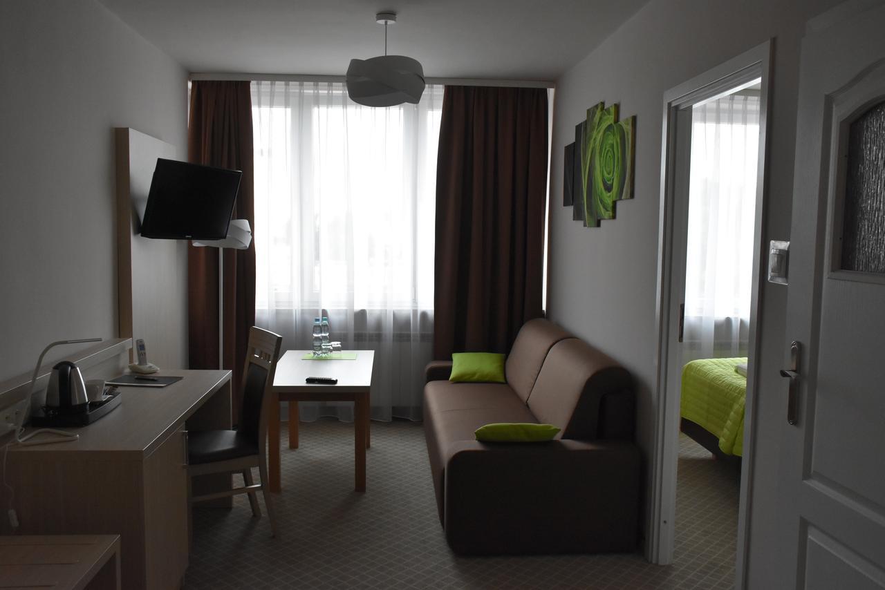 Hotel Pzmot Люблин Екстериор снимка